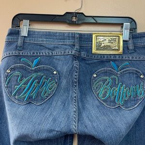 •WOMENS APPLE BOTTOM Jeans.